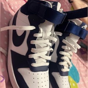 some nikes. Worn 5 times . 5.5 in youths